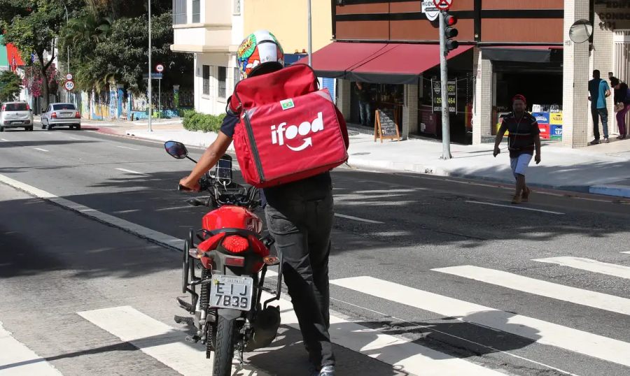 Governo lança crédito para motociclistas de aplicativo e promete tirar categoria da invisibilidade