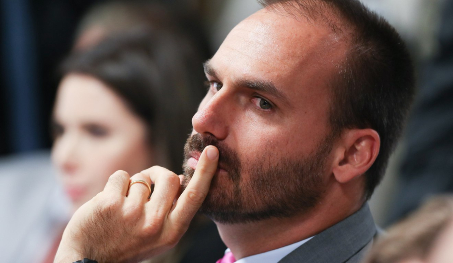 PGR pede condenação de Eduardo Bolsonaro por coação a ministros do STF