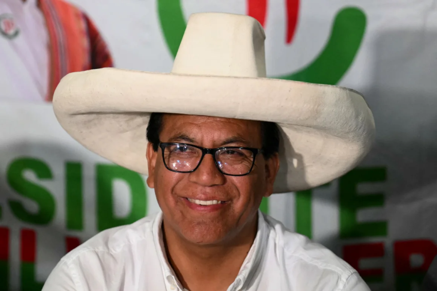 Eleições no Peru: após um mês de contagem, esquerdista e ultradireitista disputam vaga no 2º turno