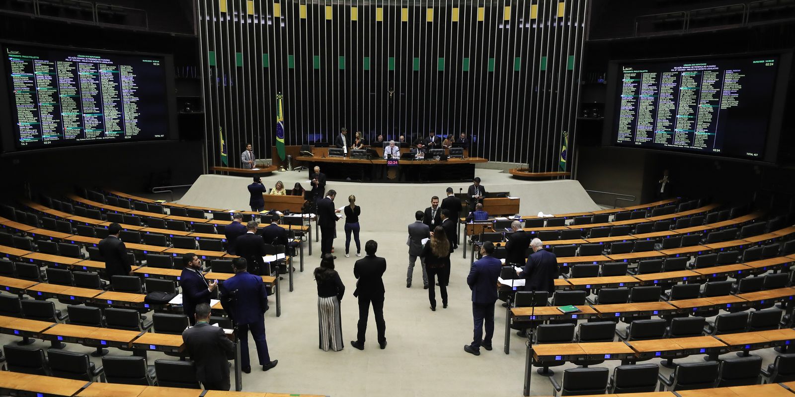 Entenda como a minirreforma eleitoral aprovada em segundos afrouxa punições, protege partidos e amplia brechas no controle das eleições