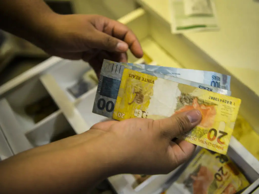 Notas da primeira família do real começam a sair de circulação, mas Banco Central afirma que população não precisa correr para trocar dinheiro
