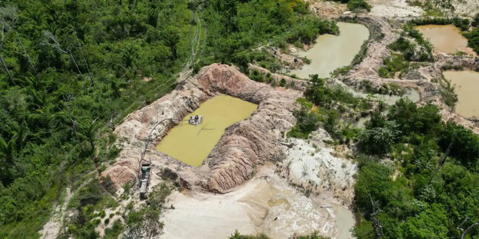 Câmara aprova urgência de texto que facilita garimpo de menor porte no Brasil 