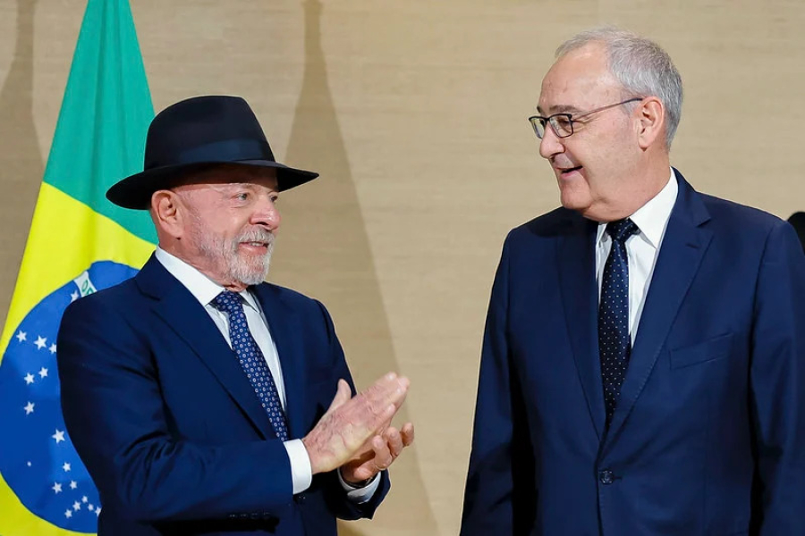 Lula desembarca na França para o G7 e governo trabalha por encontro com Trump