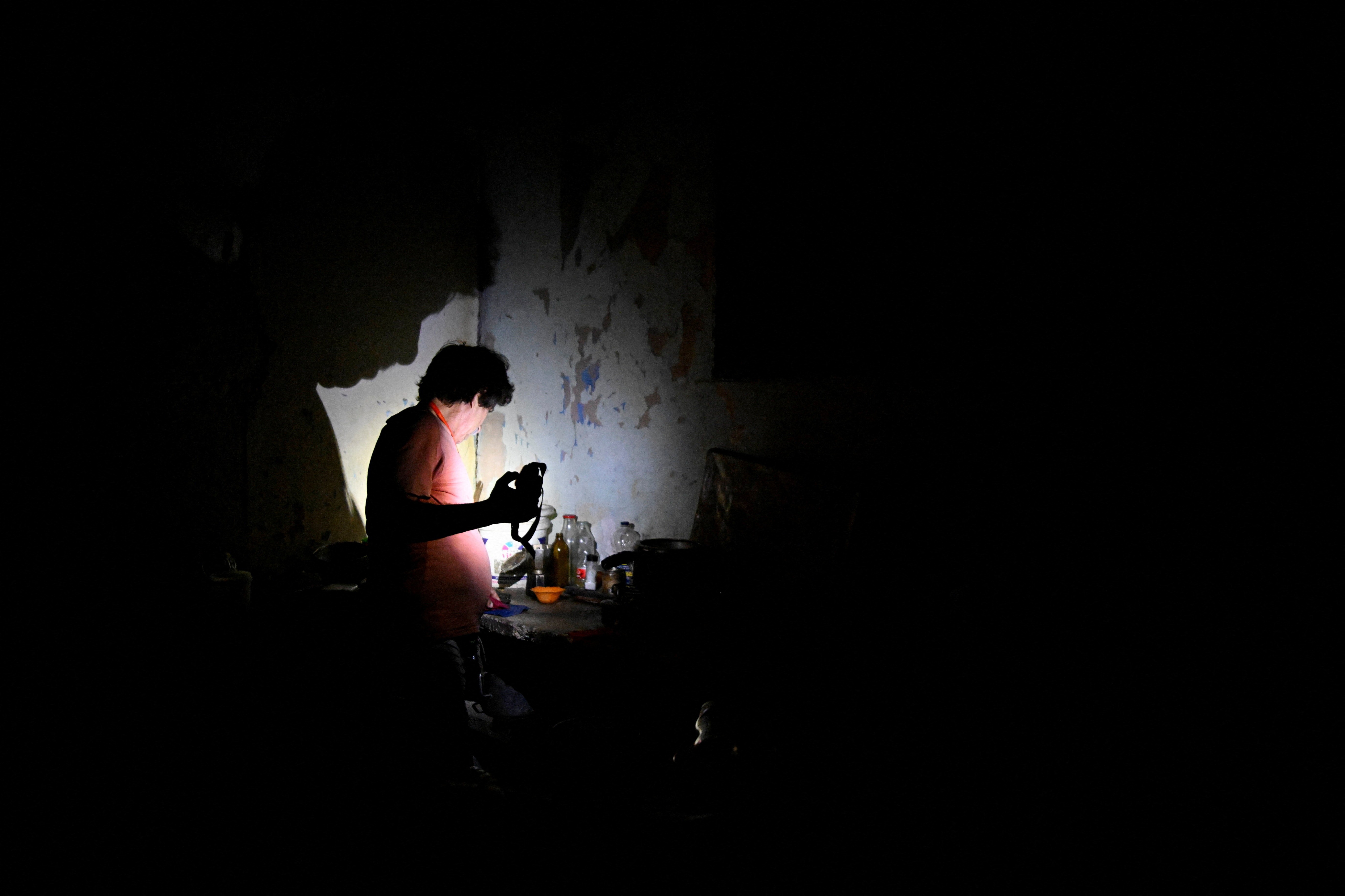 Cuba enfrenta novo apagão geral e aprofunda crise energética na ilha