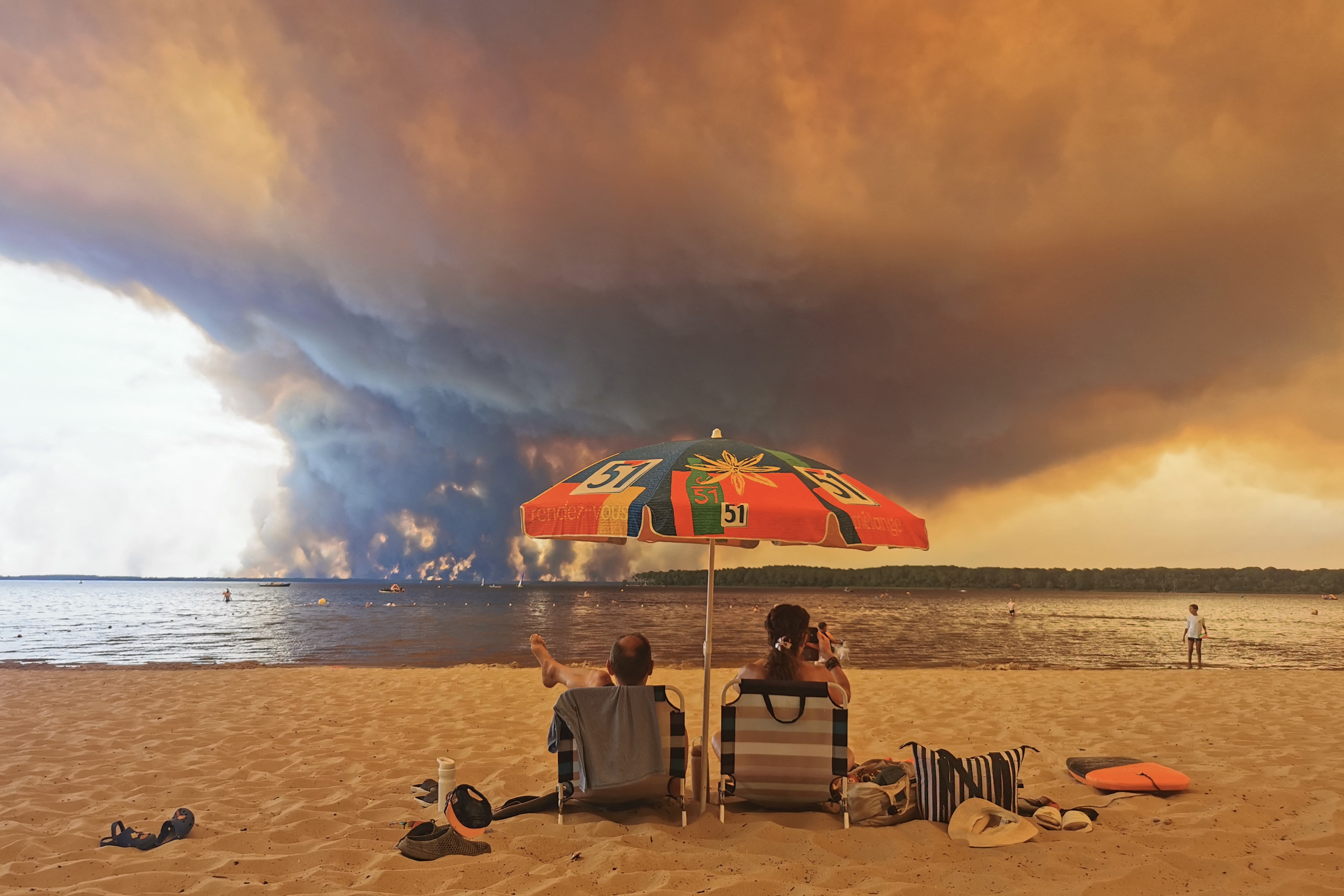 Incêndios históricos na Espanha e França forçam retirada de mais de 270 mil pessoas