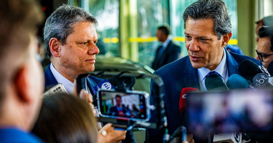 Haddad acusa Tarcísio de “apequenar” SP, enquanto governador mira eleitor do litoral
