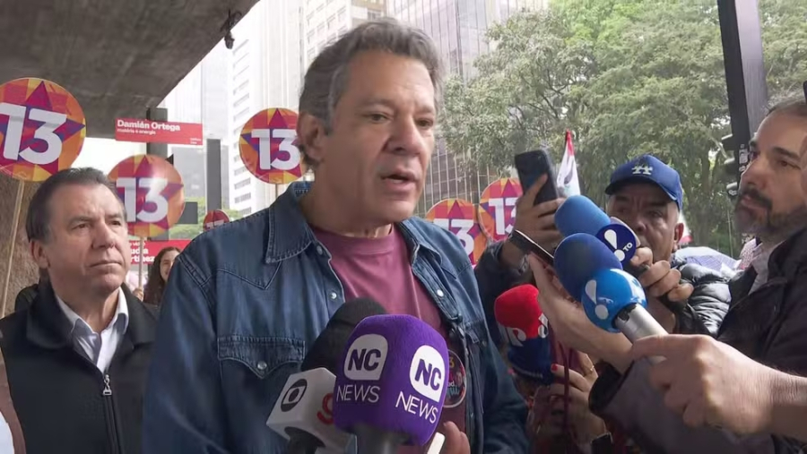 Em ato na Paulista, Haddad cobra quebra de sigilos do caso Master e promete “passar o país a limpo”